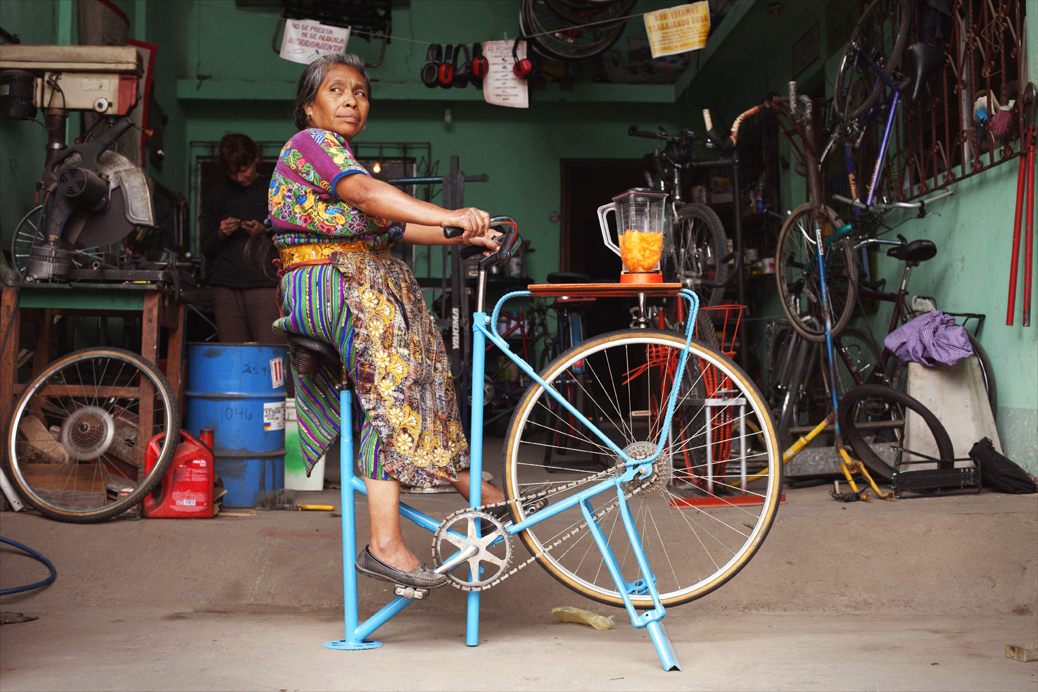 Las bicis que desgranan maíz, despulpan café y preparan batidos en Guatemala