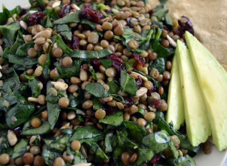 Fresca y sustanciosa ensalada de lentejas: comer bien a pesar del calor
