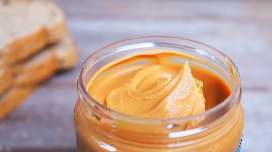 La mantequilla de cacahuate SÍ es saludable; hazla en casa con esta receta
