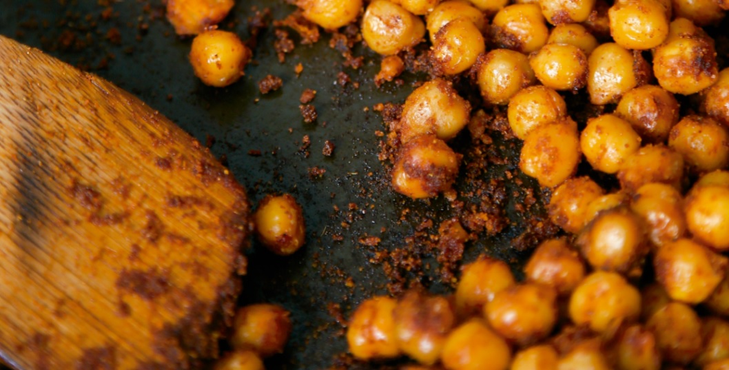 Receta de rollitos de garbanzos especiados con salsa tahini