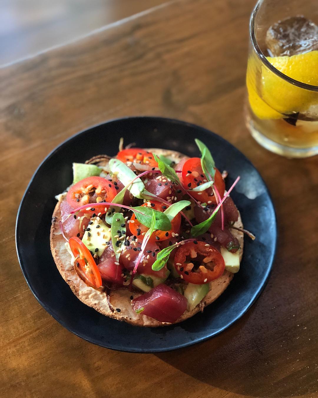 L.B. Dining: un paraíso con buena comida japonesa, ropa, accesorios, música y arte