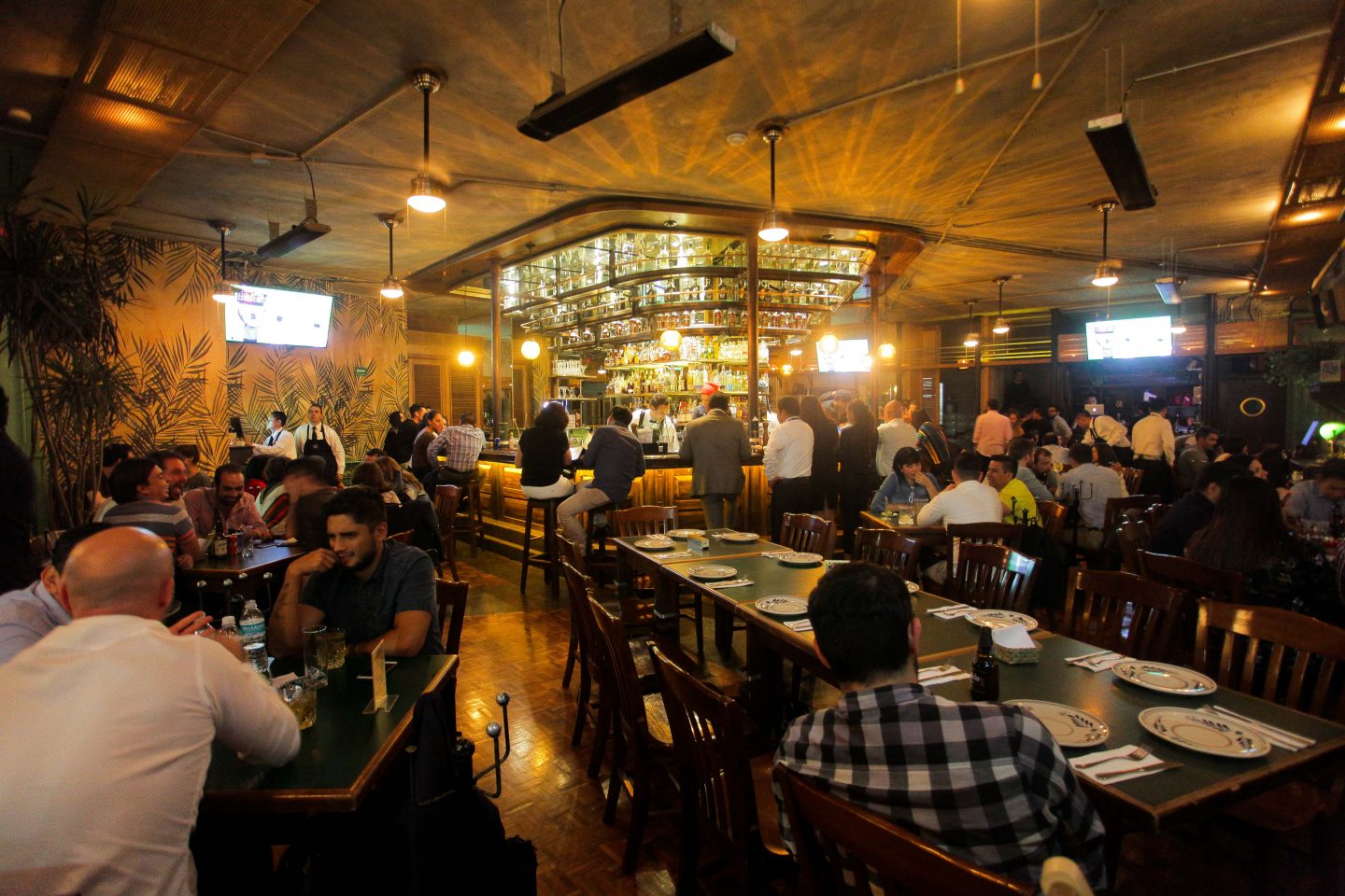 Salón Ríos le rinde tributo a las cantinas tradicionales de México