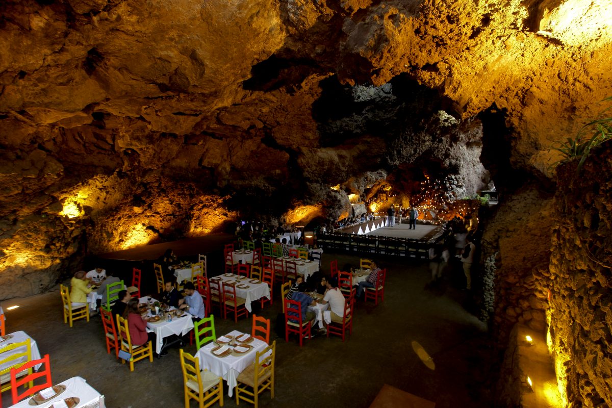 La Gruta, el restaurante dentro de unas cuevas en Teotihuacán