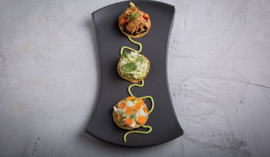 Tostadas de coco en distintas maduraciones, una receta de la chef Gabriela Ruiz