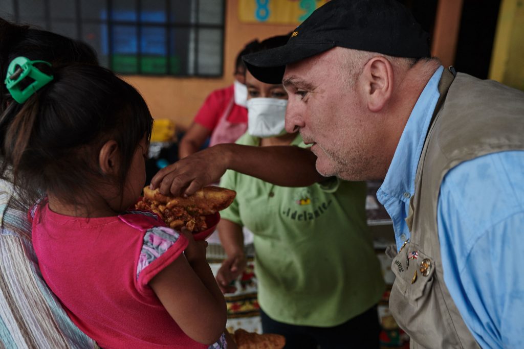 El chef que cocinó para una comunidad en cuarentena por coronavirus