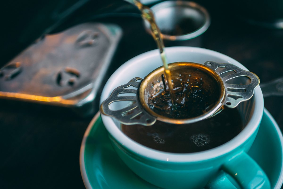 El té negro, cómo se hace y los beneficios que aporta a la salud