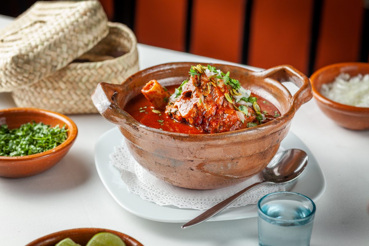 Huaxmole: el mole de caderas de temporada en la Sierra Mixteca de Puebla