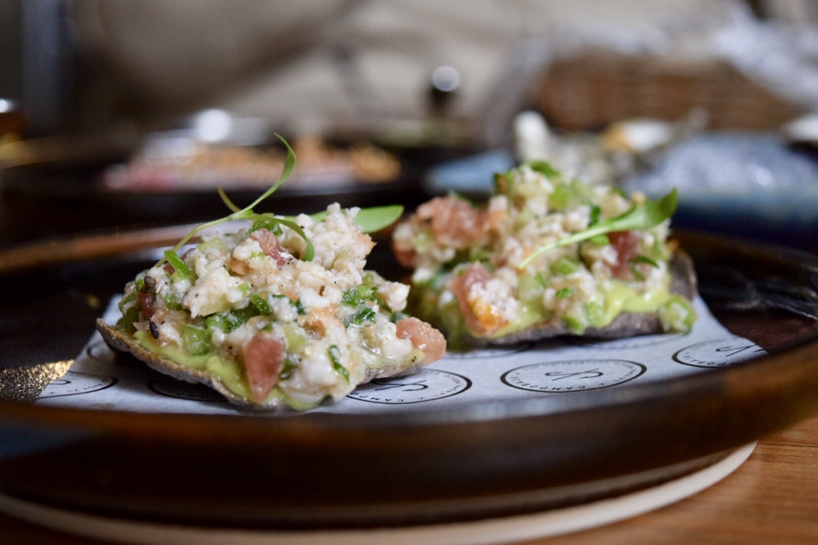 Receta: tostadas de trucha con alioli y papas