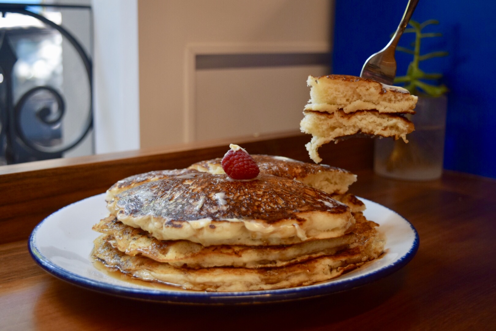 Motín, los mejores chilaquiles y hot cakes de la CDMX