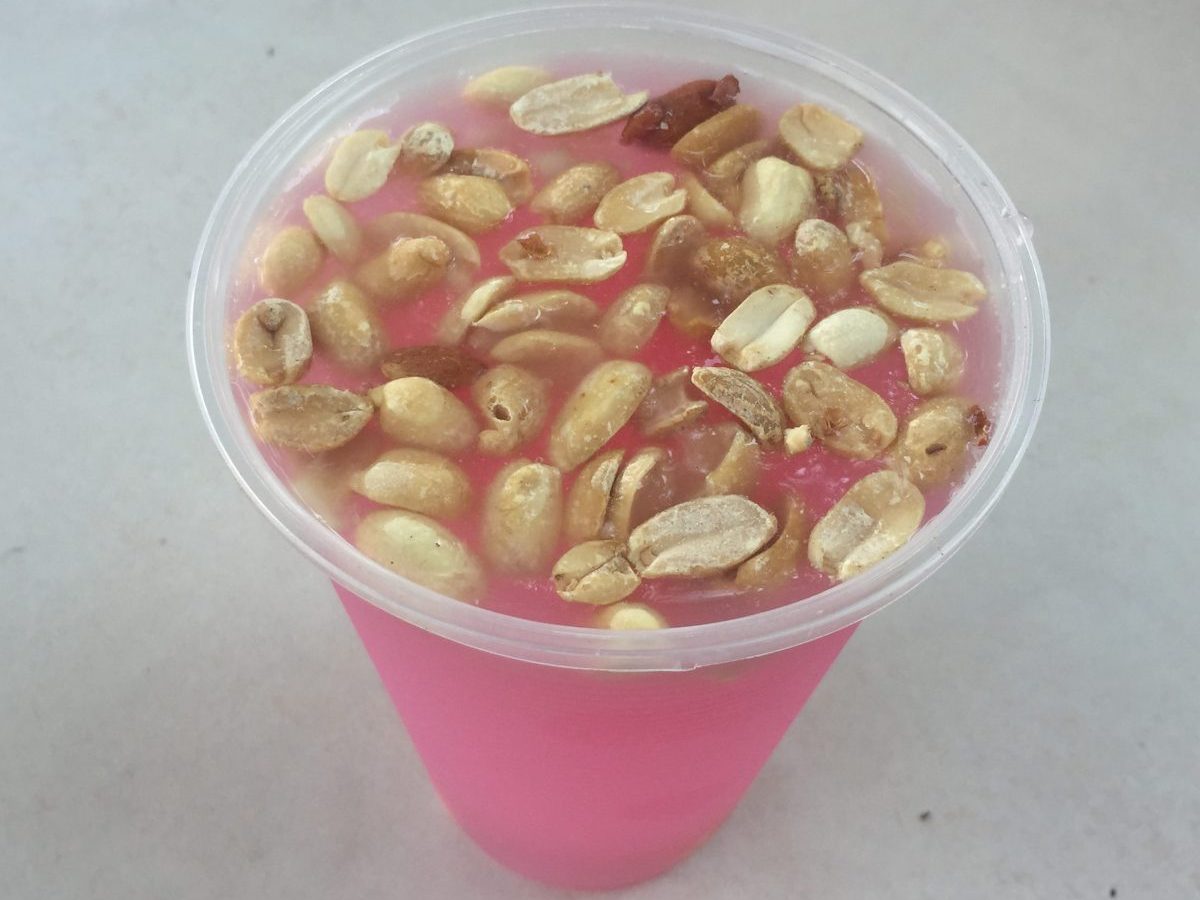 Conoce la tuba, una refrescante bebida de Colima