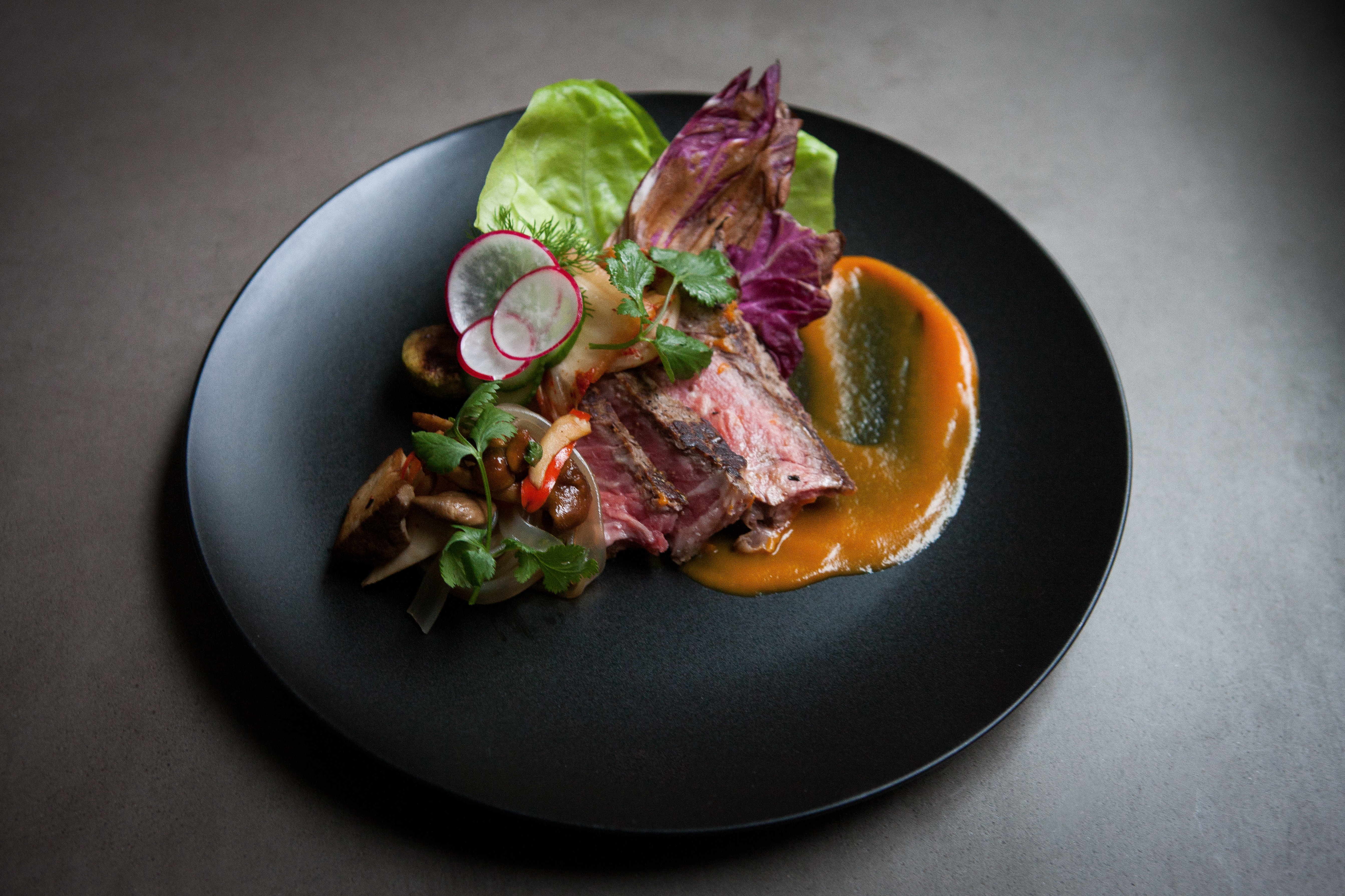 El barro negro oaxaqueño,  vajillas e historias de alfareros