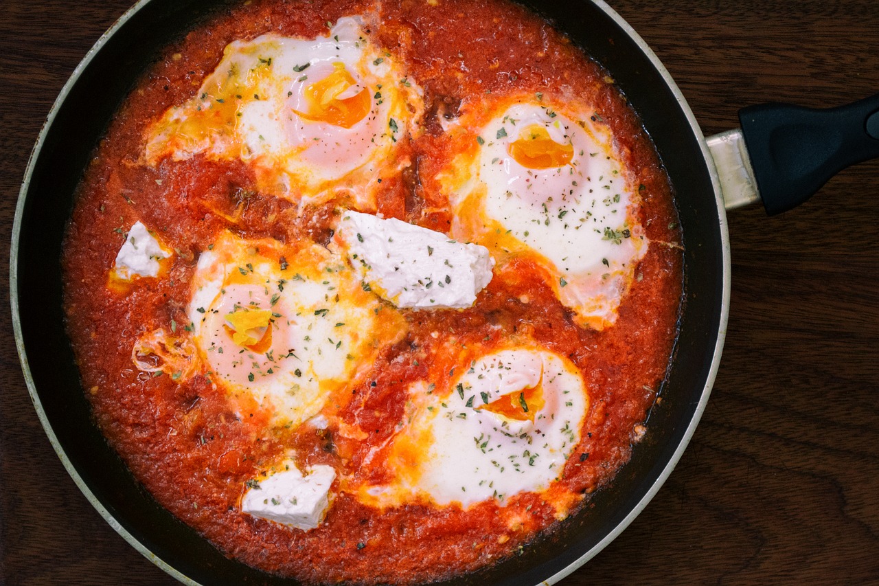 Daniel Ovadía y Chava Orozco nos comparten su receta de shakshuka