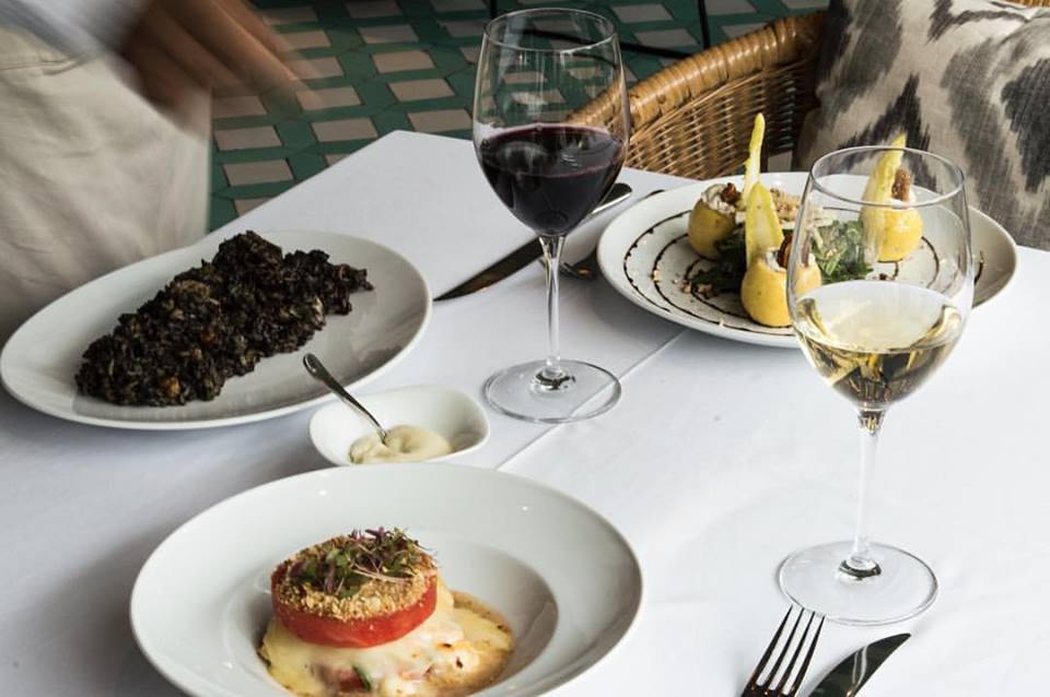 Suprimir un sentido y activar los demás: una cena a ciegas con maridaje