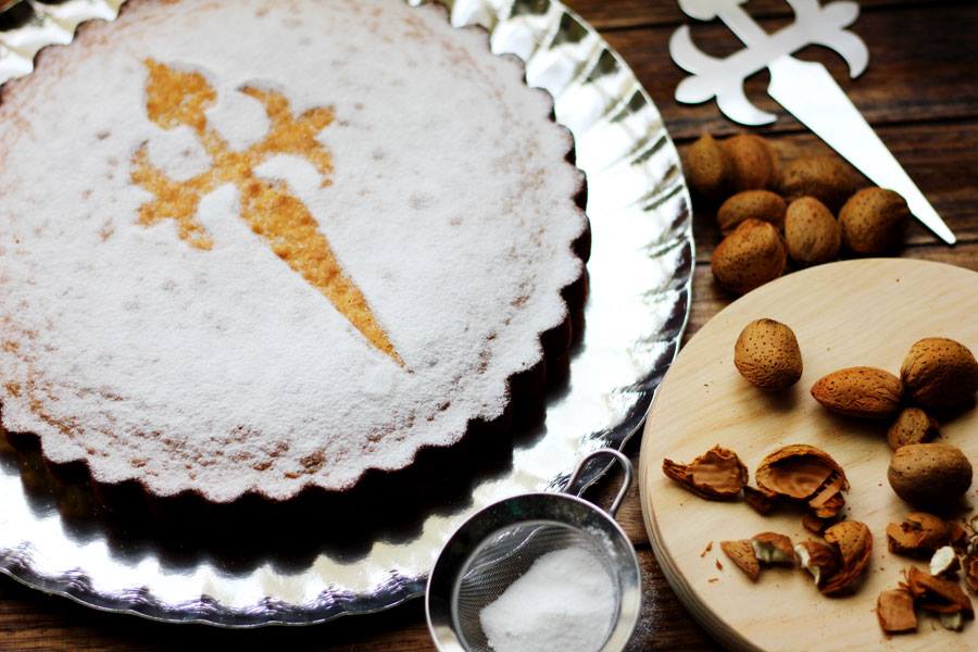 La tarta de Santiago, la tradición peregrina que sabe a almendras (y una receta)
