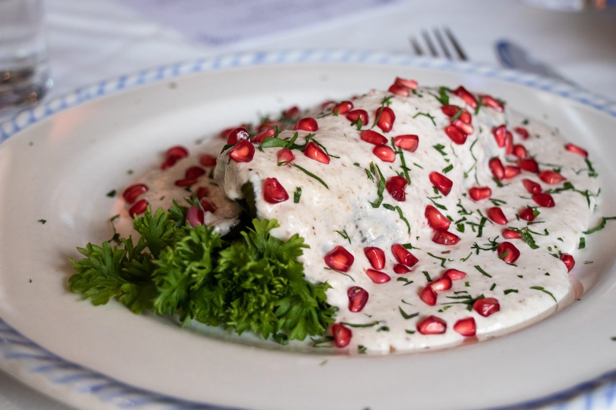 Maridaje de chiles en nogada: cinco bebidas que los hacen brillar