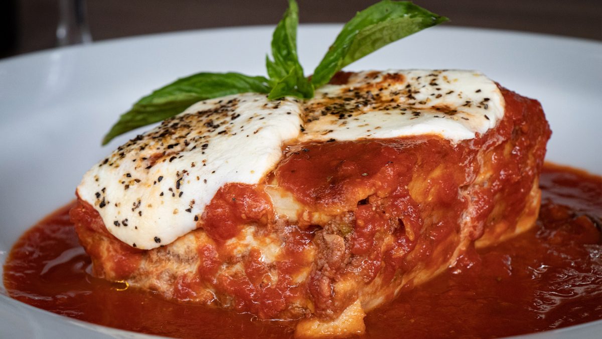 ¿Cuánto tiempo se hornea la lasaña?