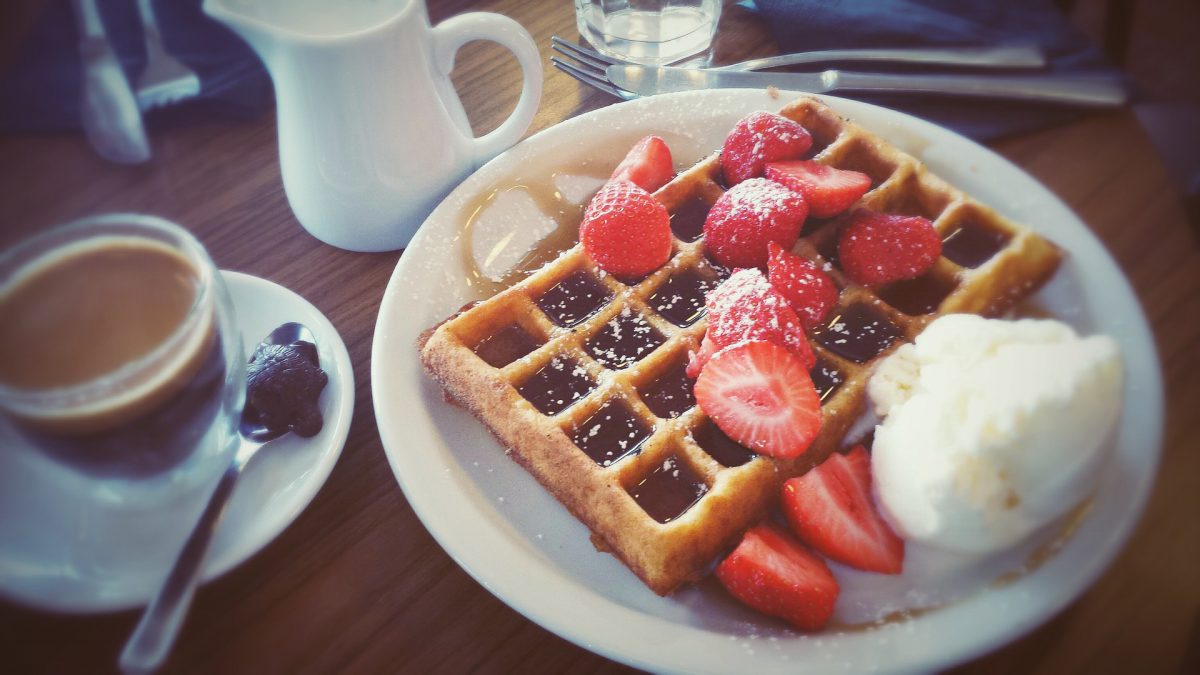 Cómo preparar waffles caseros y cinco formas de aprovechar tu wafflera