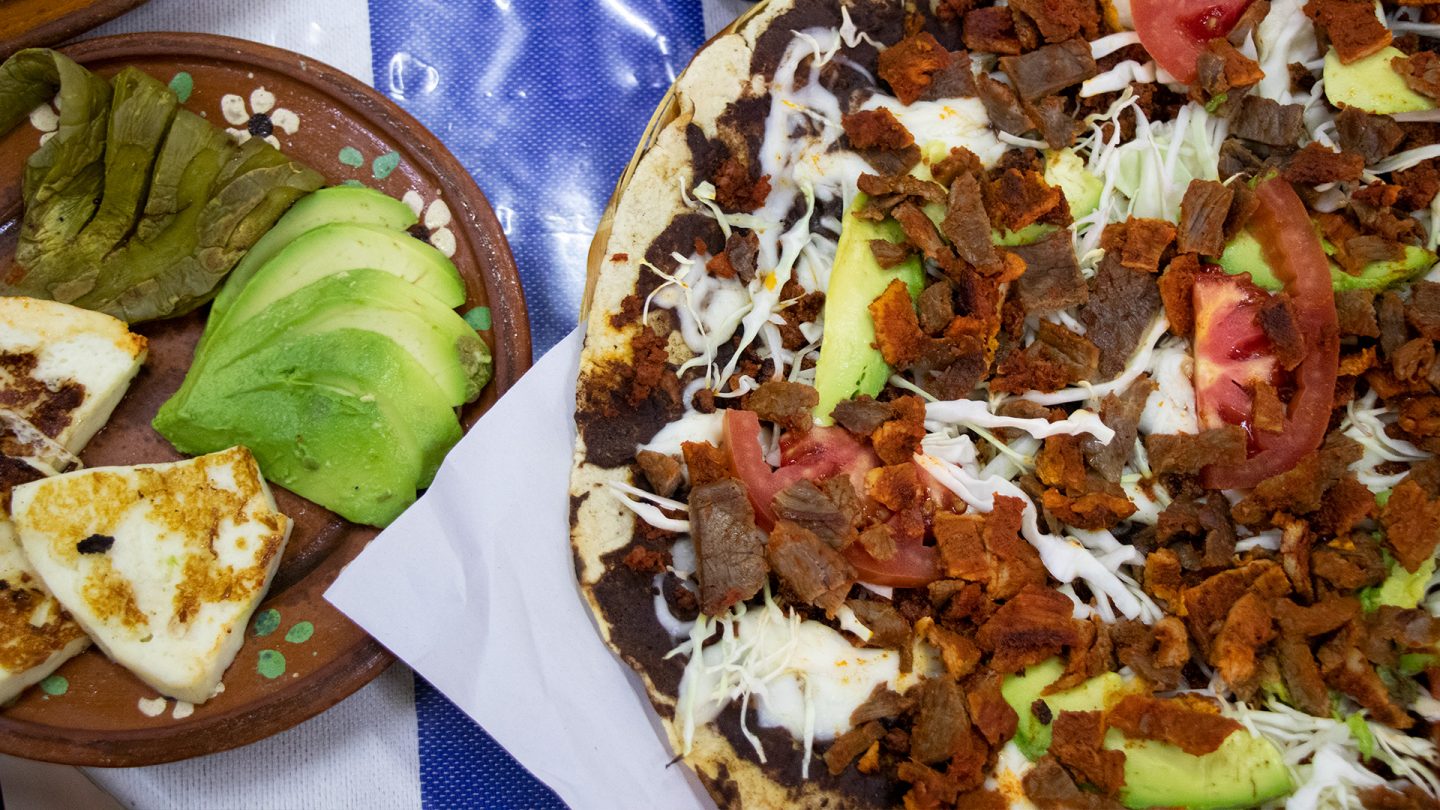 En el barrio de la Merced... ¡Aquí es Oaxaca y amamos su comida!