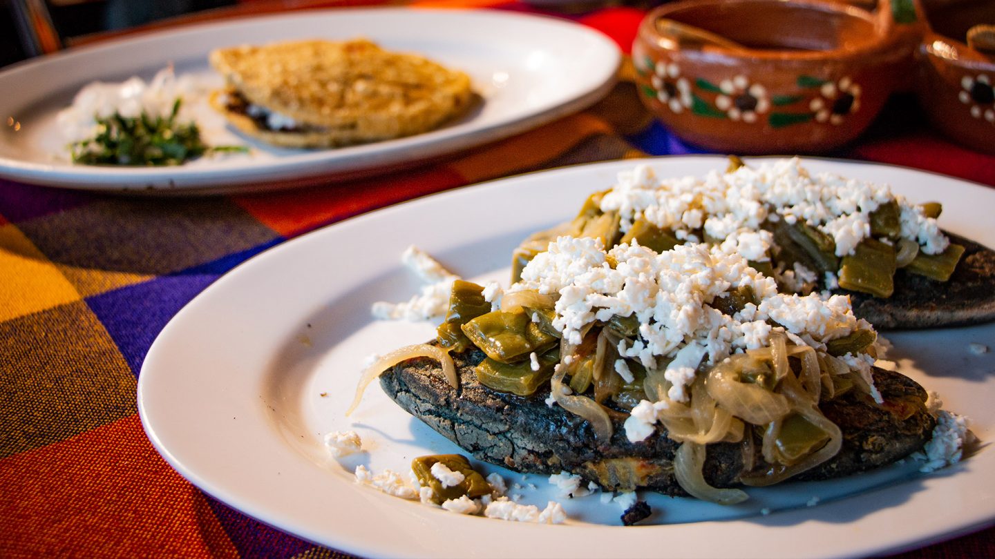 Antojitos garnacheros e increíbles desayunos en la Santa María