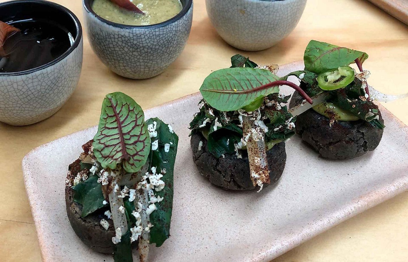 Reclusa Parda: para echar el mezcalito y la botana estilo Oaxaca