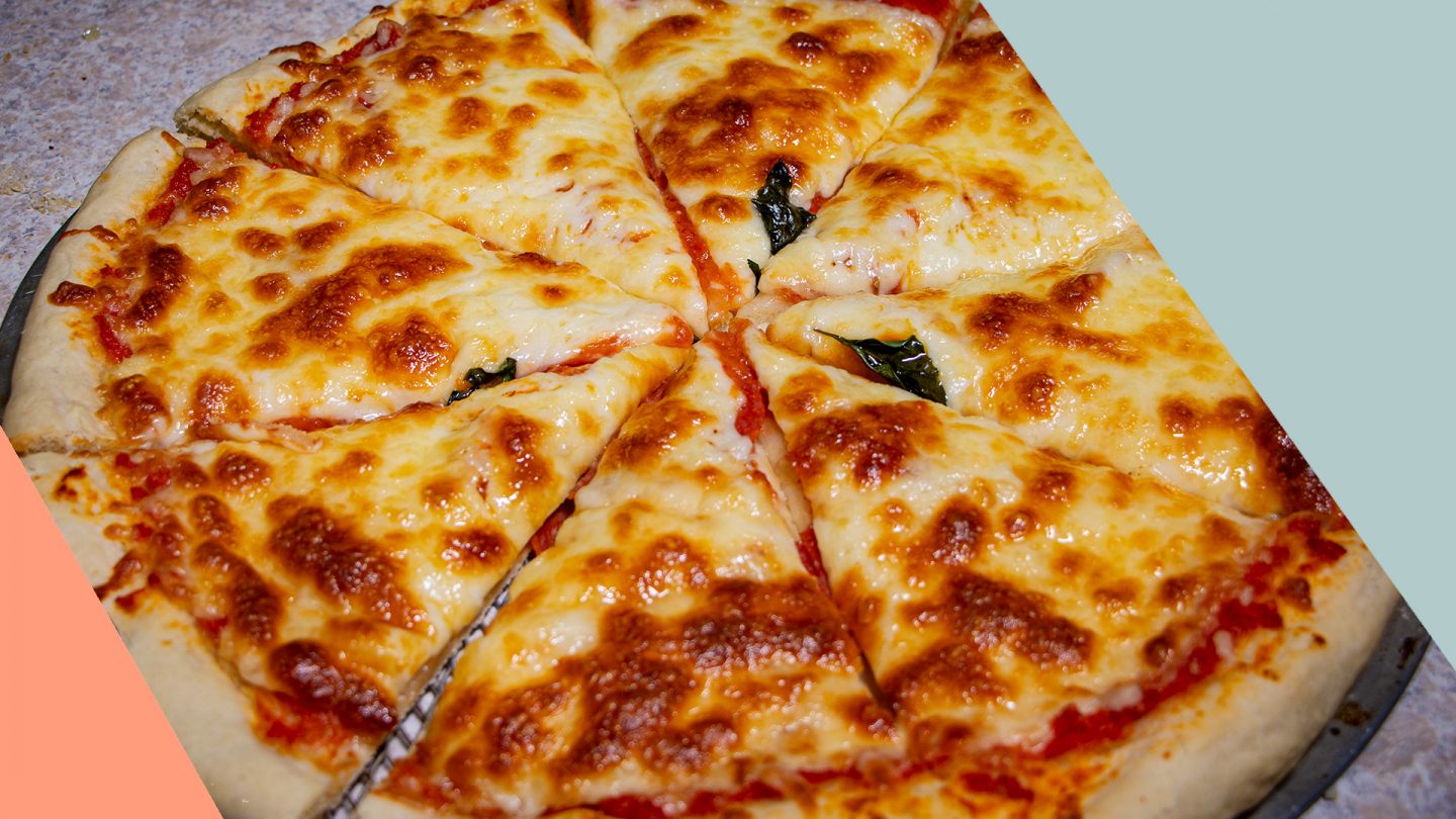 La receta de pizza que estabas esperando para preparar en casa