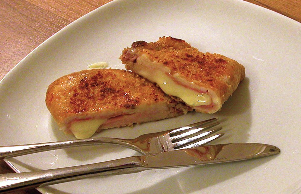 Las pechugas de pollo estilo Cordon Bleu, la receta y su historia