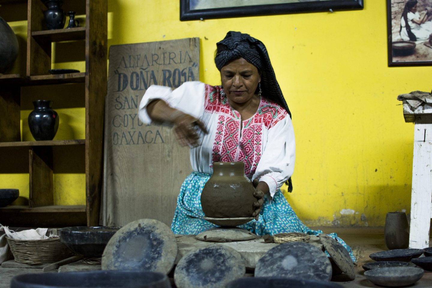 Tres tipos de barro en México y cómo curar las ollas y vajillas