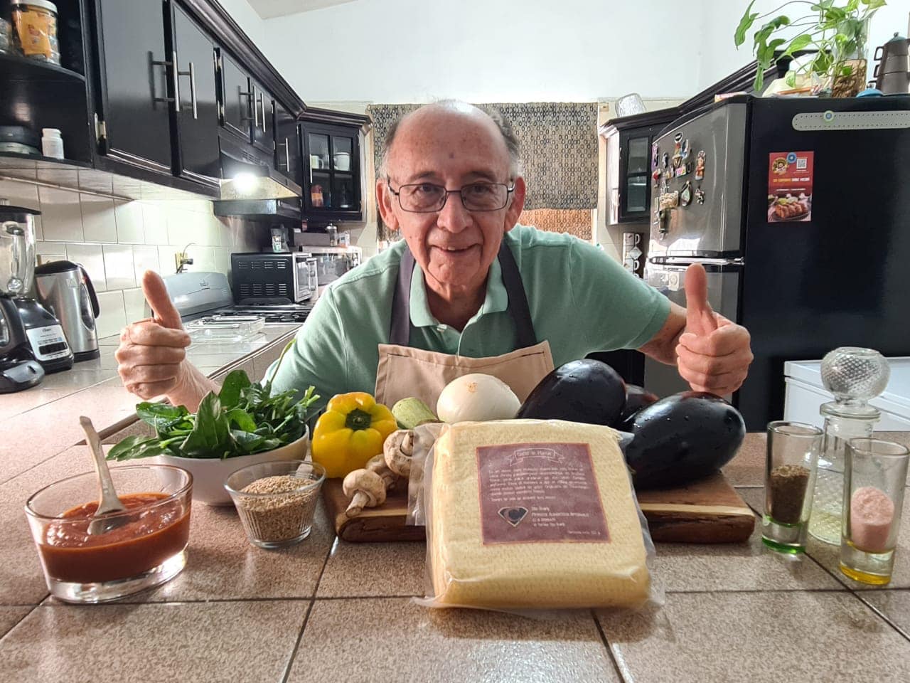 Tito Charly, el abuelito que comparte sus recetas en YouTube