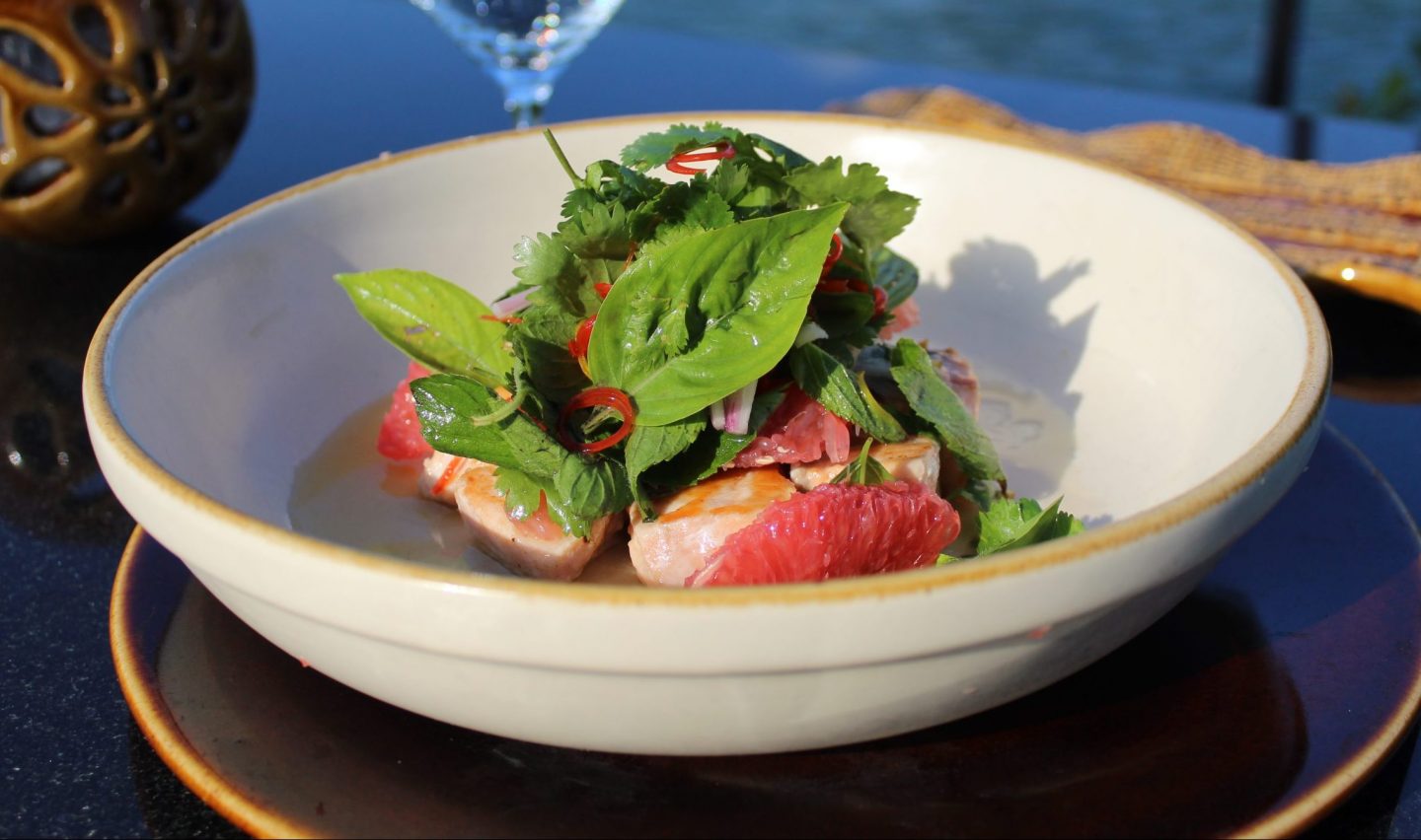 Ensalada de salmón con hierbas aromáticas: una receta única