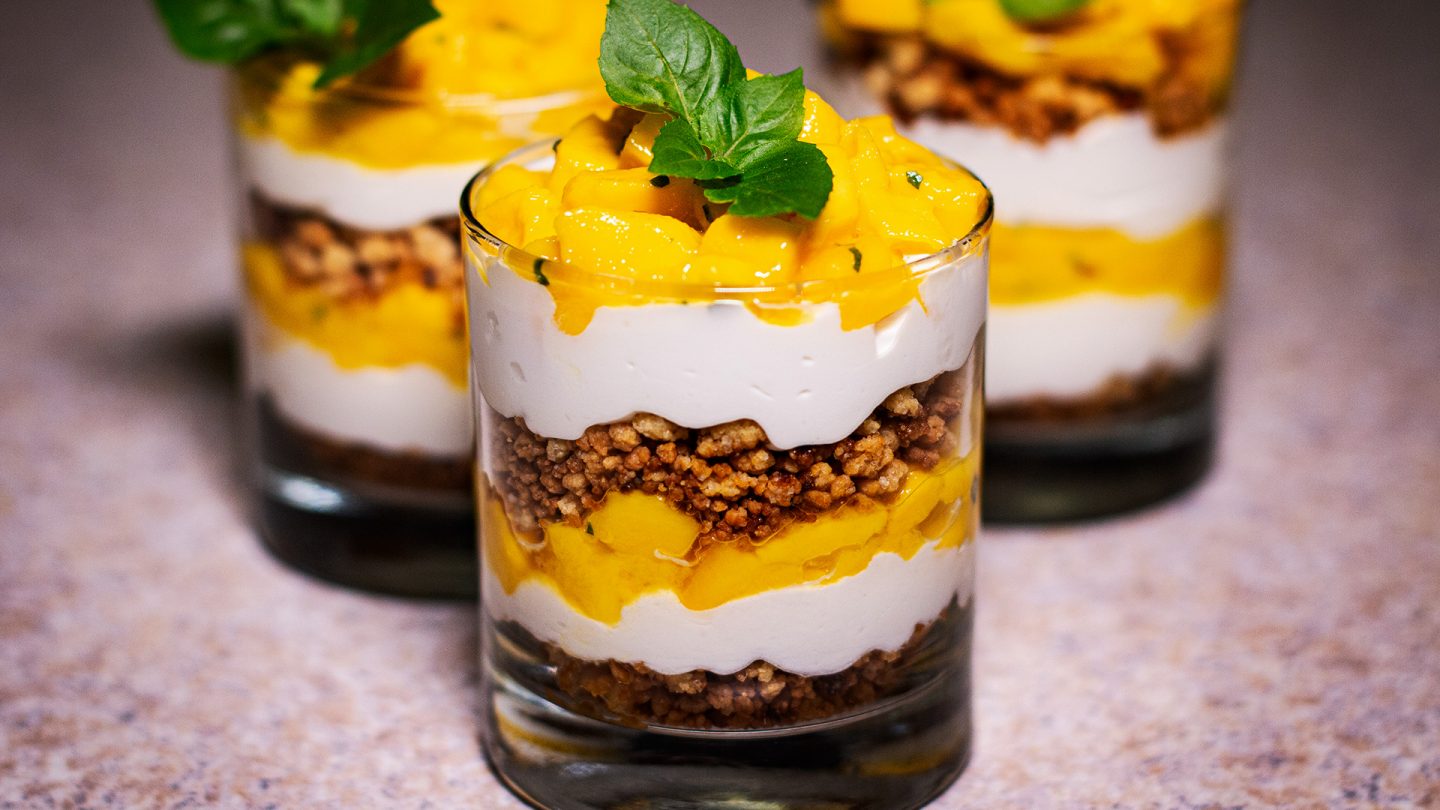 Un postre fácil y sin horno: trifle de mango