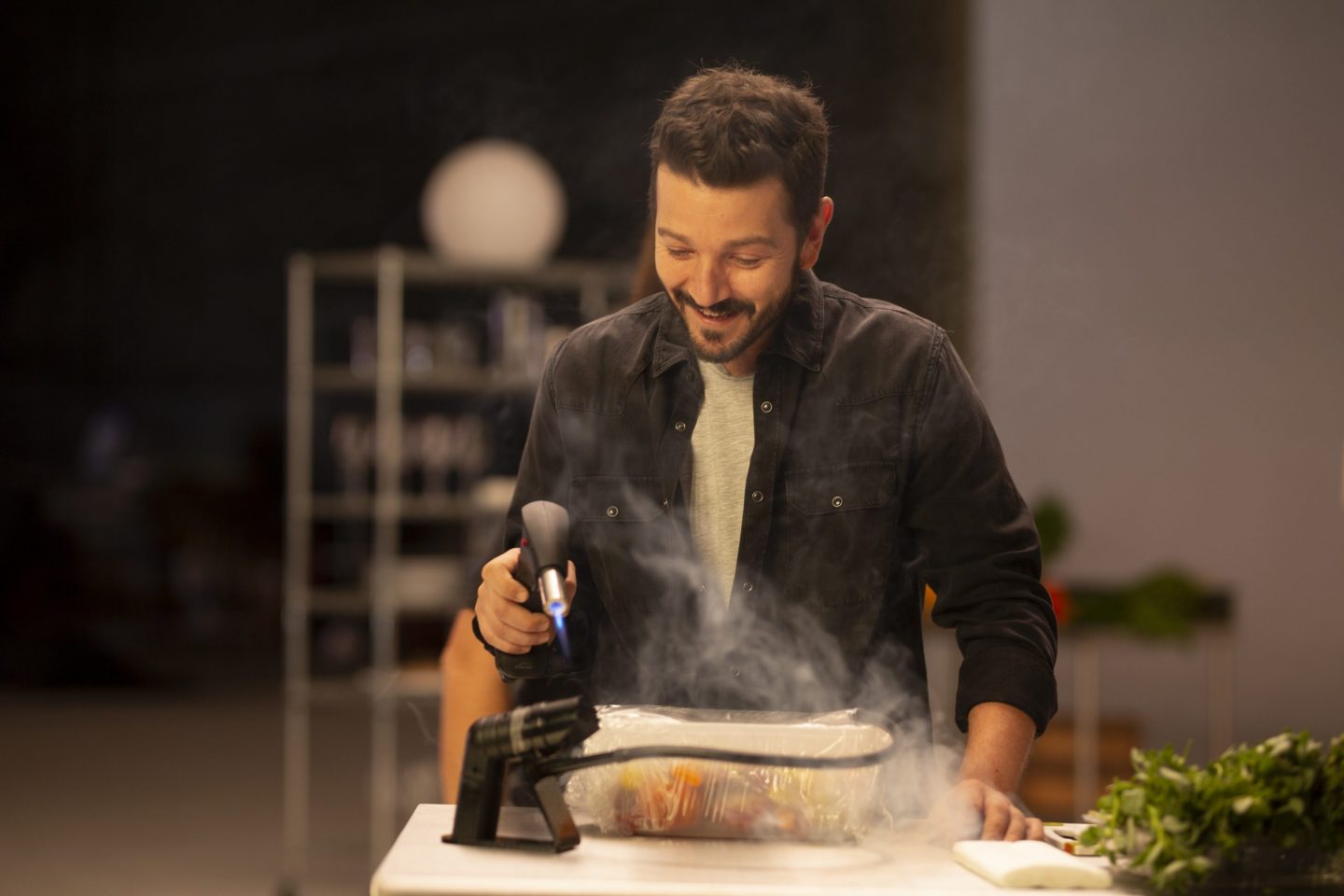 Pan y Circo: la serie de Diego Luna donde la comida también comunica