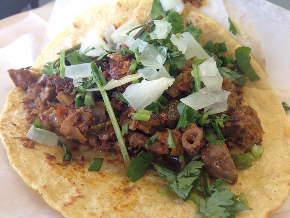 Un taquito de montalayo, pancita rellena tradicional de Celaya