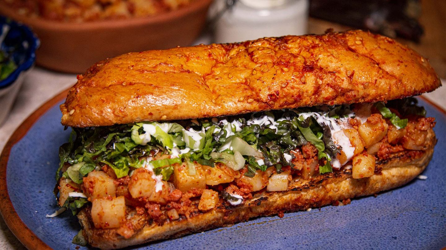 Receta para hacer pambazos de papa con chorizo