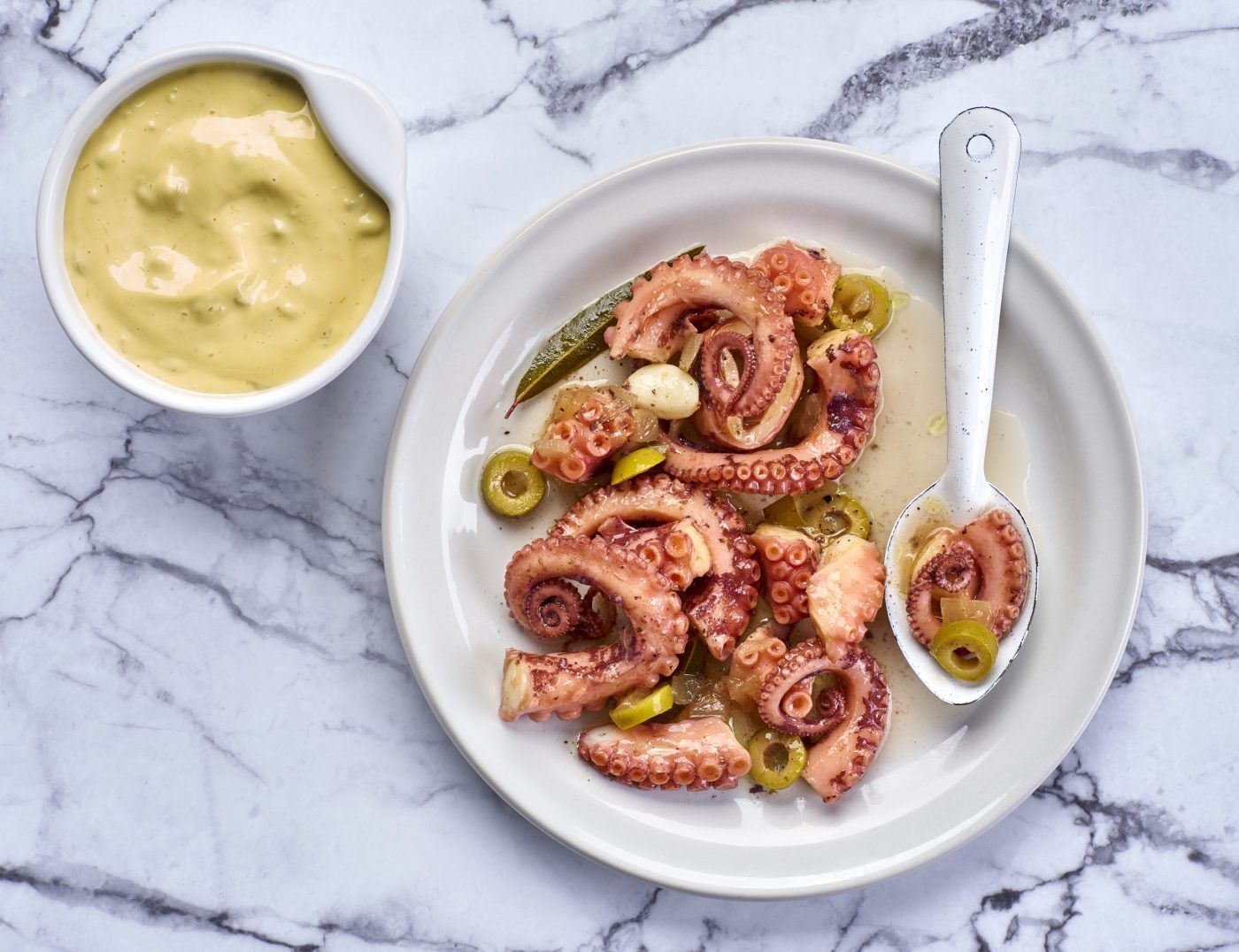 Receta de pulpo en escabeche para disfrutar un día soleado