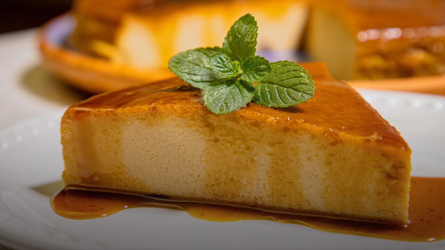 Receta: flan de queso con cajeta, un postre fácil y delicioso