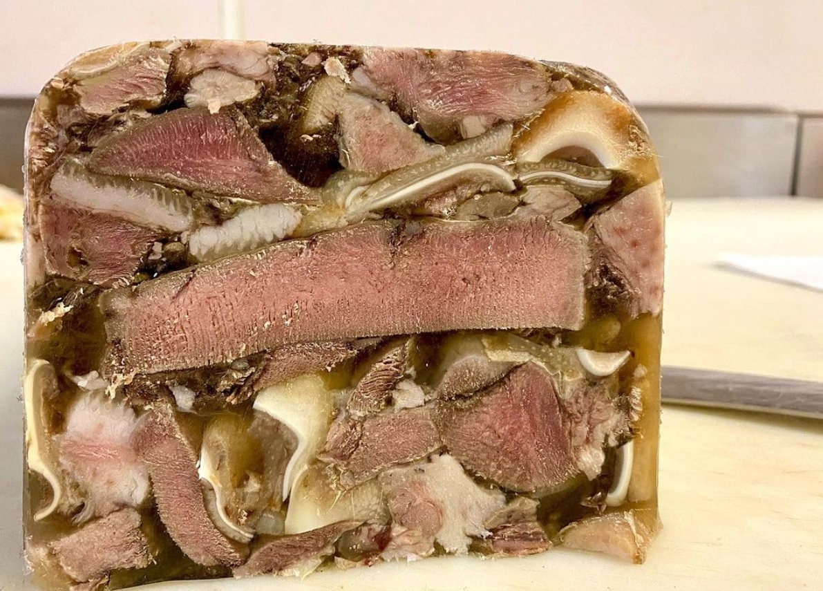 ¿Qué es y cómo se hace el queso de puerco?