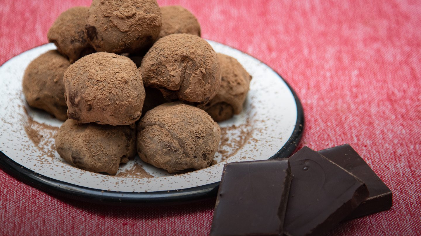 Prepara trufas de chocolate con esta sencilla receta