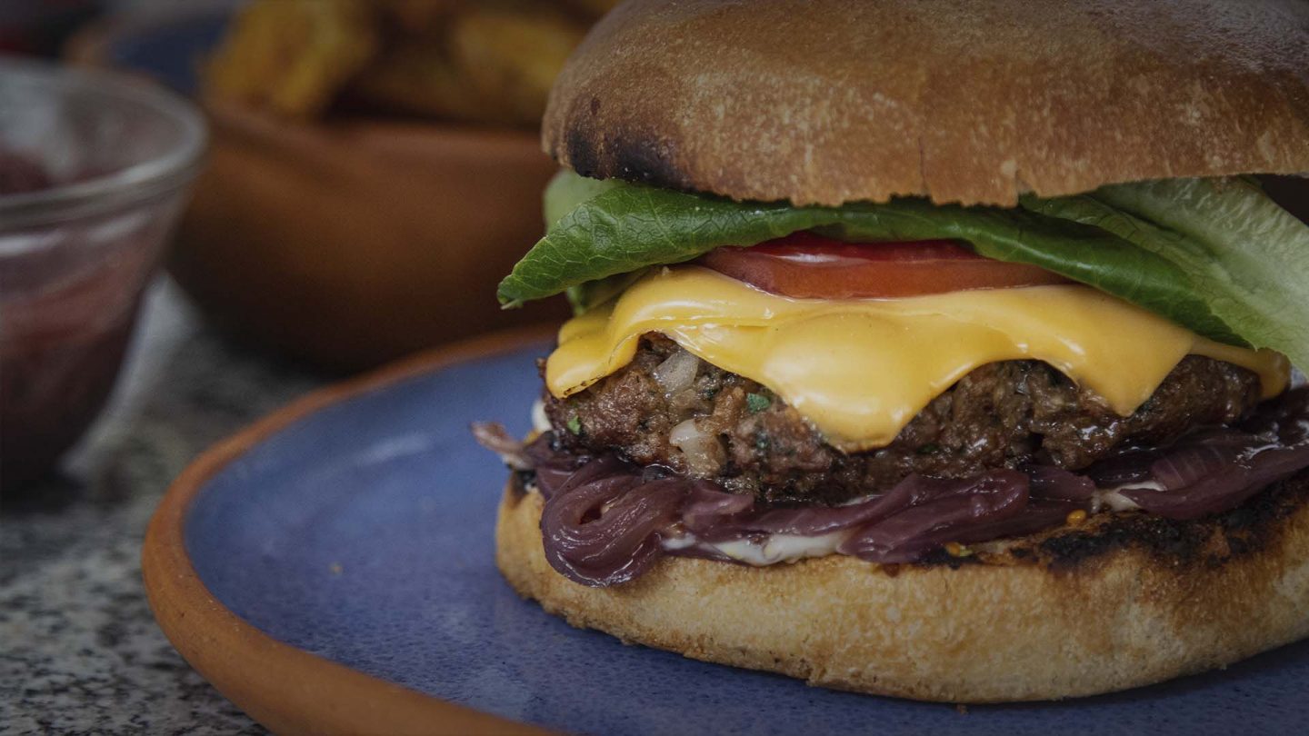 Las mejores hamburguesas al carbón que probarás hoy