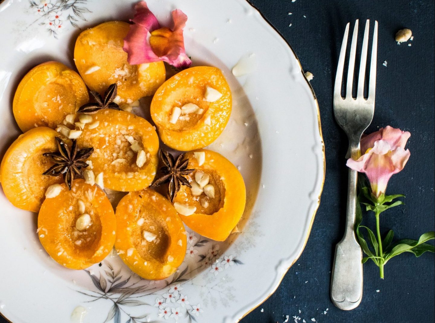 ¿Cómo hacer duraznos en almíbar caseros?