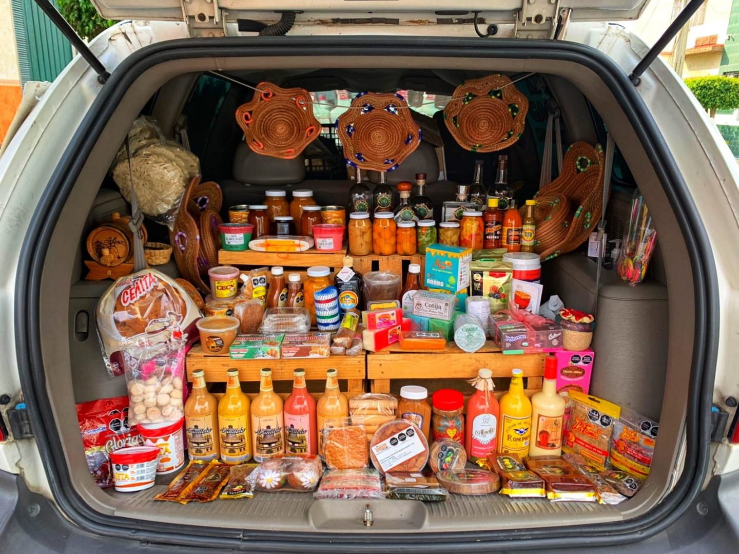 La camioneta con productos artesanales para saborear México