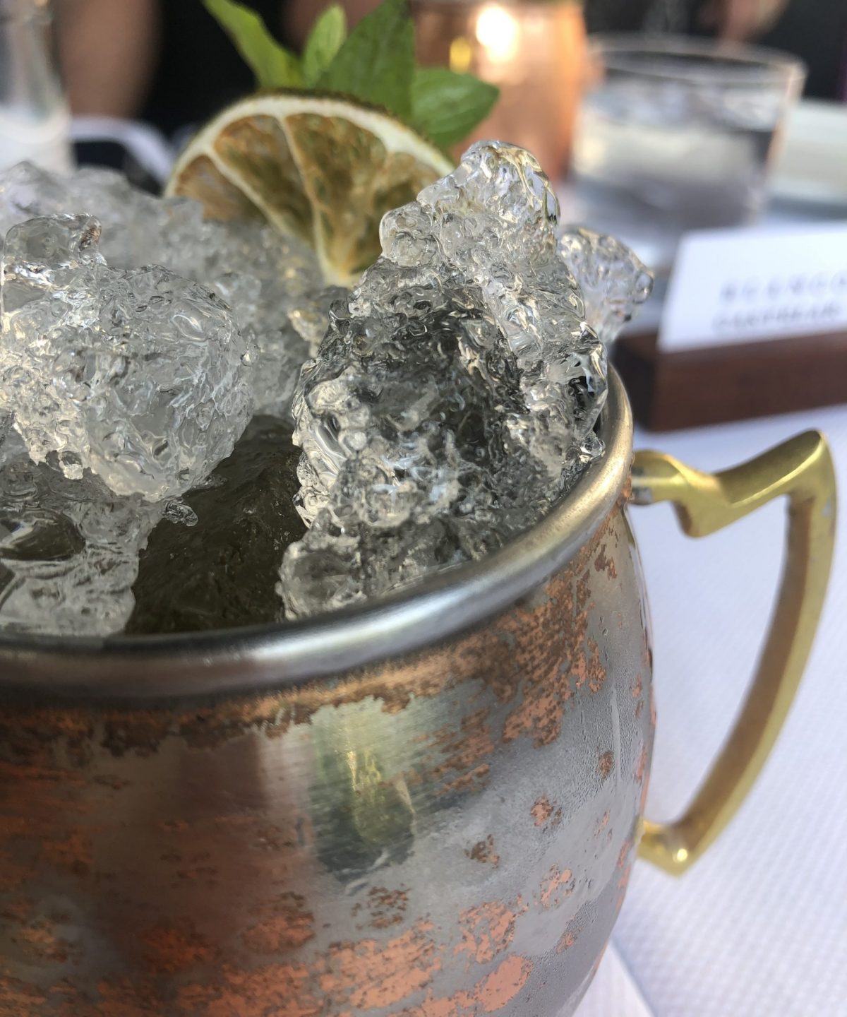 5 lugares para pedir otro moscow mule como Bad Bunny