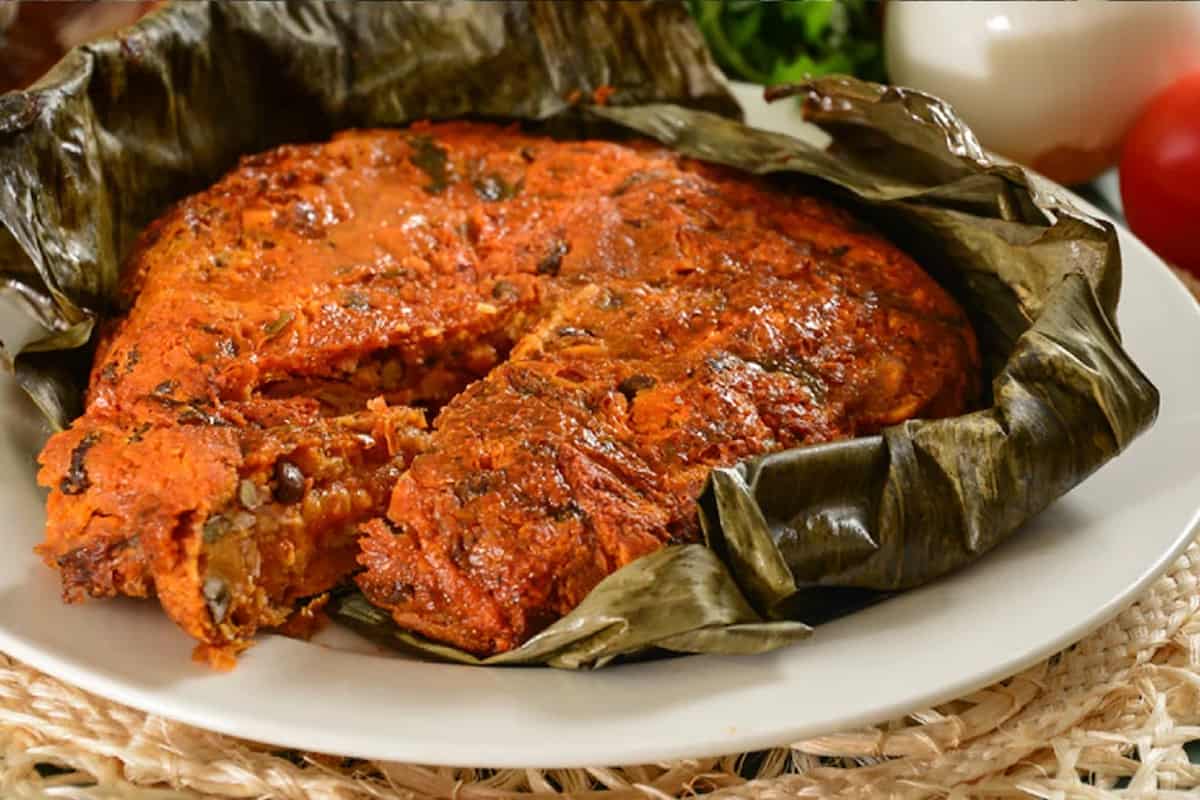 Mucbipollo o pollo pibil: cómo hacer el plato emblema de Hanal Pixan