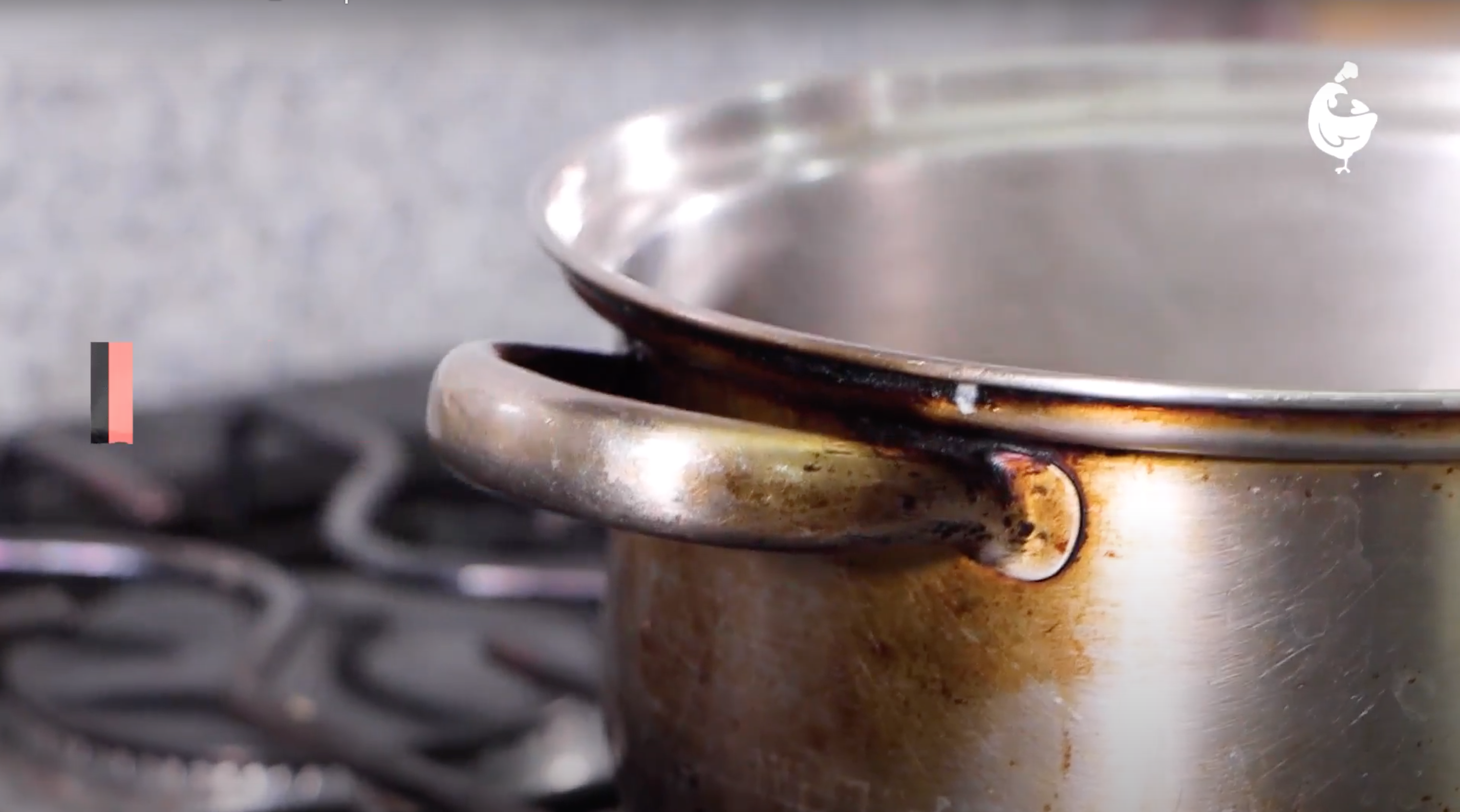 Cómo quitar grasa quemada de ollas y sartenes