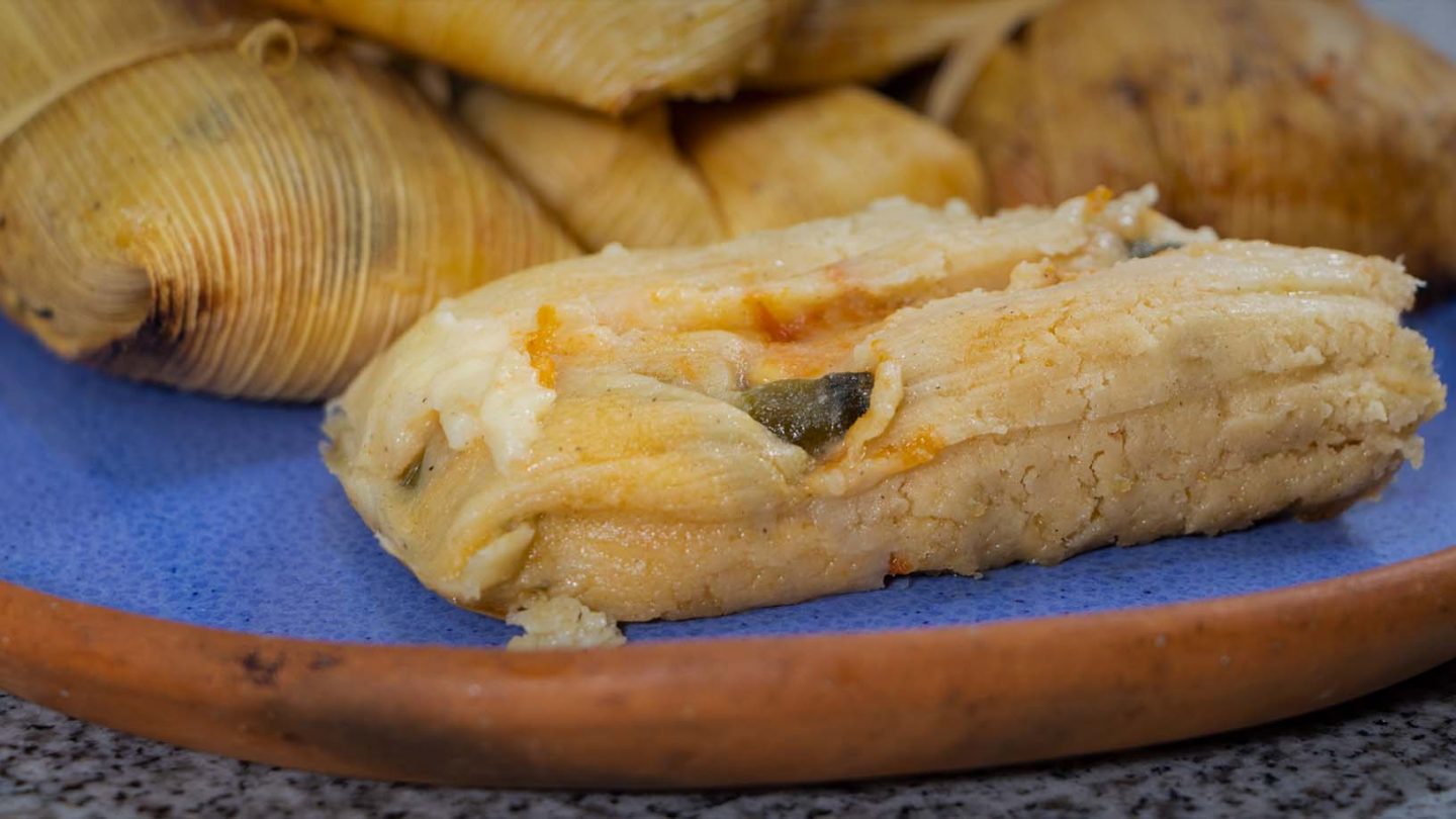 Para la Candelaria: receta de tamales de rajas con queso