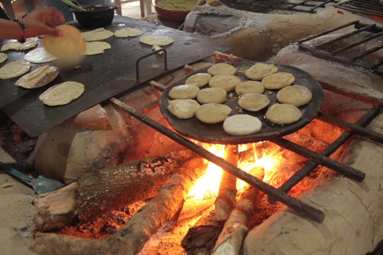 Mujeres de Humo: el colectivo que transmite conocimiento sobre la cocina tradicional totonaca