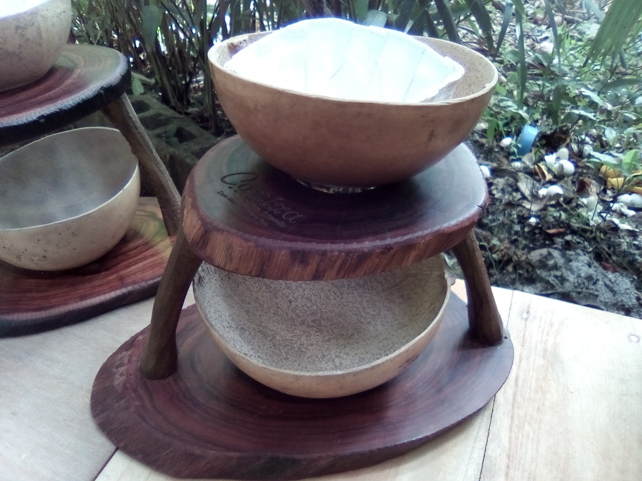 Artesanos mayas al rescate de la jícara con cafeteras artesanales