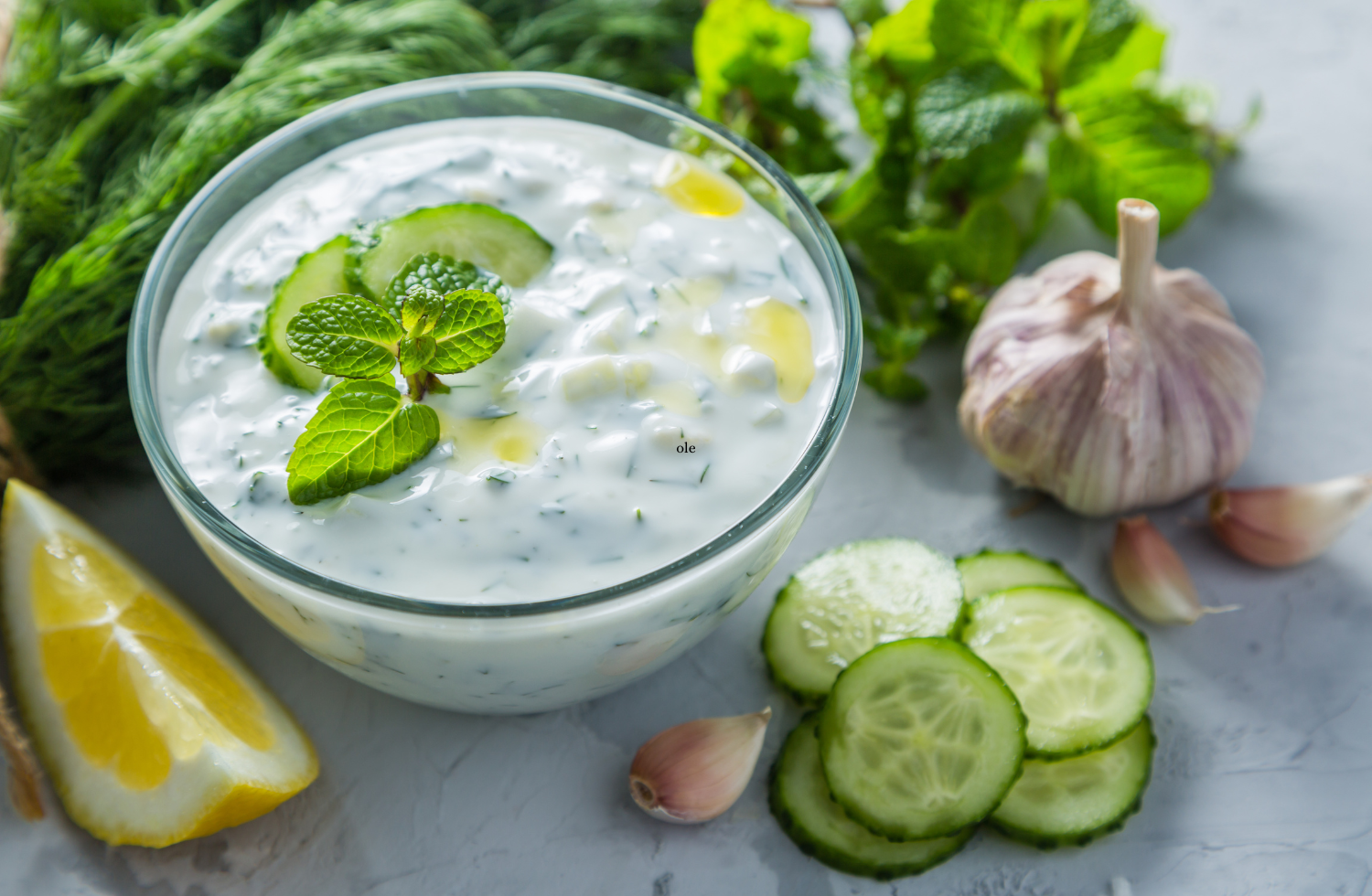 Cómo hacer el auténtico tzatziki griego, ¡fresco y delicioso!