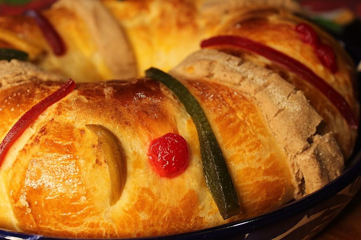 Una rosca de Reyes con niño Dios ¡DE ORO! (¡y pan gratis!)