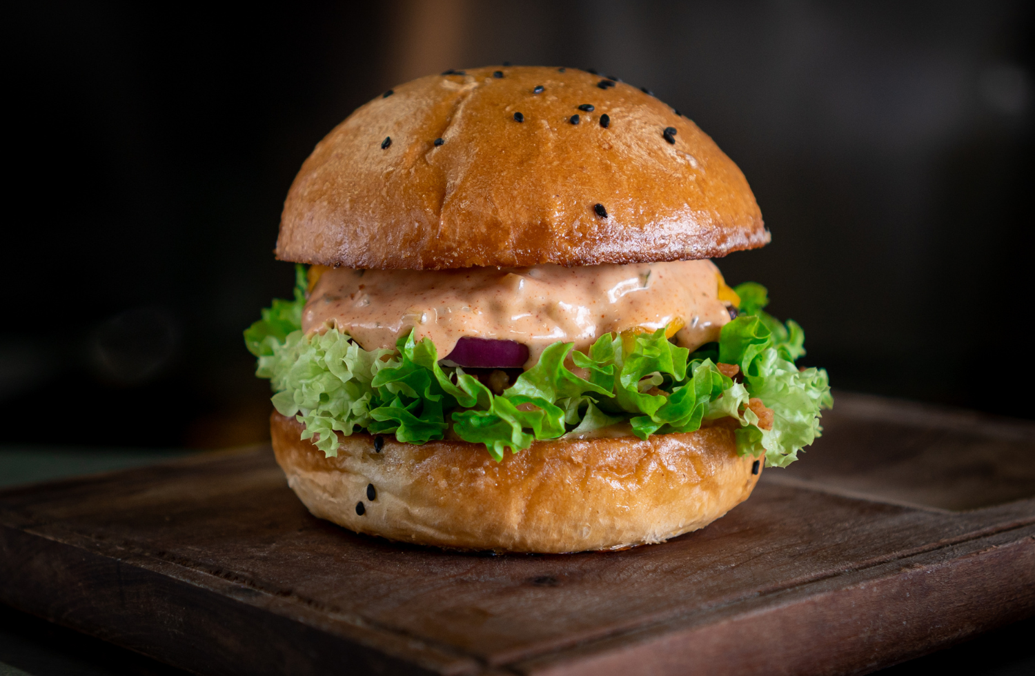 El aderezo secreto que hace que las hamburguesas de cadena sean tan ricas