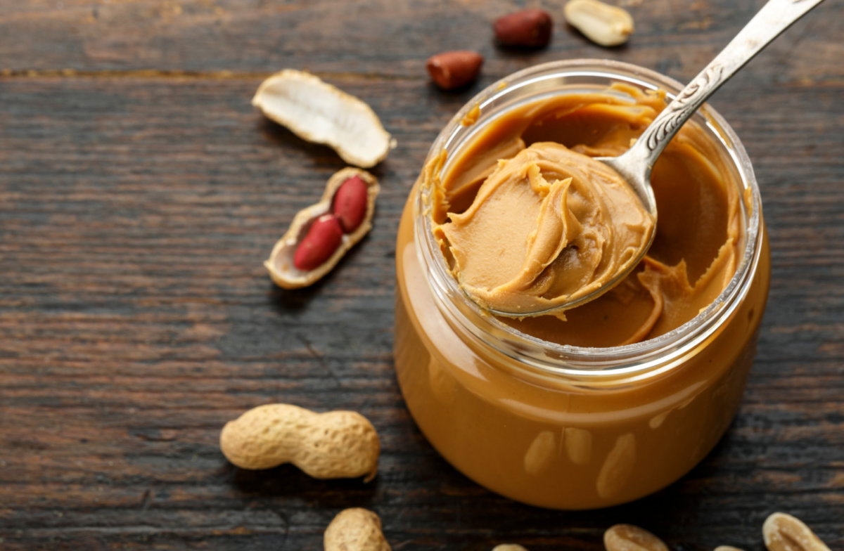 Receta de mantequilla de maní casera (¡más saludable que la del súper!)